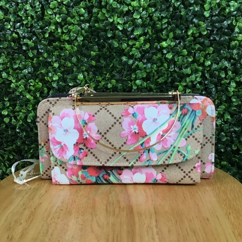 Nwt boutique Wallet‎ on chain crossbody floral nwt